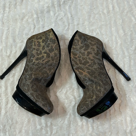 B BRIAN ATWOOD FORTOSA Silver Leopard Glitter Designer Platform Boots 7 - Picture 2 of 13